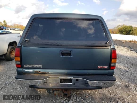2006 GMC Sierra 1500 Work Truck with VIN 1GTEK19B06E258041, listed as a Copart auction lot 72707954 with 189,686 mi miles and Clean title. Bid and sale history available at DreamBid. Image 6.