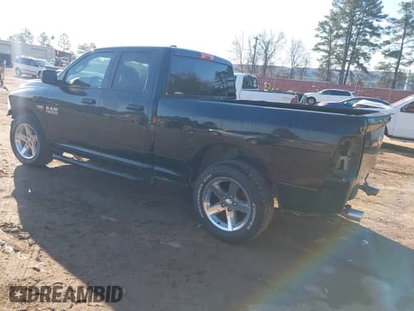 2018 Ram 1500 Tradesman z VIN 1C6RR6FT9JS171232, wystawiony jako IAAI lot #41647005 z przebiegiem 72 896 mil mil oraz . Historia ofert i sprzedaży dostępna na DreamBid. Obrazek 3.