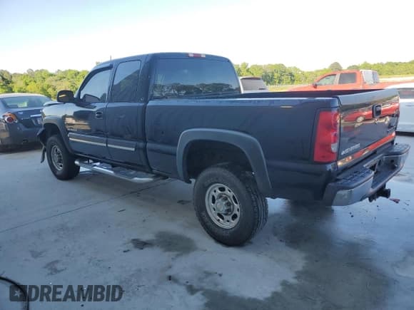 ✅ 2003 Chevrolet Silverado 2500HD LS • VIN: 1GCHC29U53E320515 • Lot: 52513575. Listed on Copart with 194,888 mi. Free auction sales archive from the USA and detailed vehicle history report at DreamBid. Image 2.