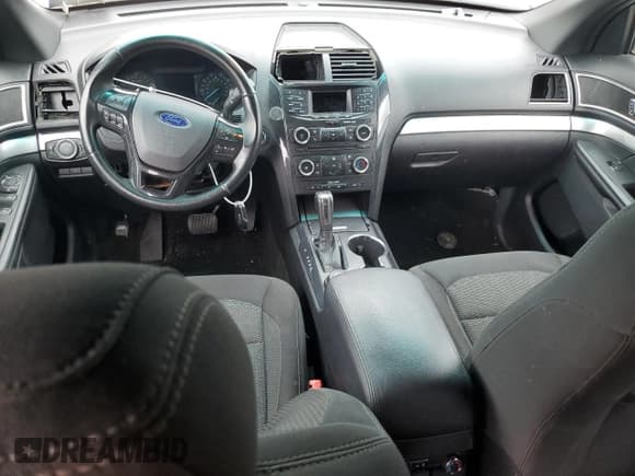 ✅ 2017 Ford Explorer XLT • VIN: 1FM5K8DH1HGA85833 • Lot: 56557085. Wystawiony na Copart z przebiegiem 243 806 mil. Bezpłatny archiwum sprzedaży aukcyjnych z USA i szczegółowy raport historii pojazdu na DreamBid. Zdjęcie 8.