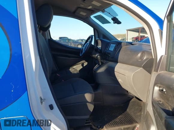 ✅ 2020 Nissan NV200 S • VIN: 3N6CM0KN4LK696673 • Lot: 41047423. Wystawiony na IAAI z przebiegiem 120 237 mil. Bezpłatny archiwum sprzedaży aukcyjnych z USA i szczegółowy raport historii pojazdu na DreamBid. Zdjęcie 5.