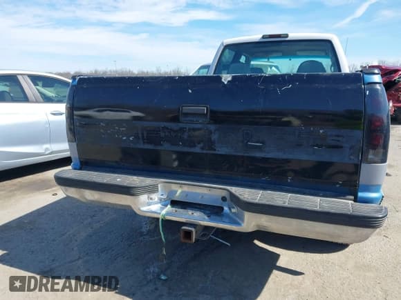 ✅ 1996 GMC Sierra 1500 • VIN: 1GTGC33R4TF018147 • Lot: 41612770. Wystawiony na IAAI z przebiegiem 106 443 mil. Bezpłatny archiwum sprzedaży aukcyjnych z USA i szczegółowy raport historii pojazdu na DreamBid. Zdjęcie 16.