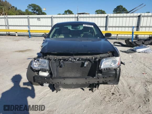 ✅ 2014 Chrysler 300 • VIN: 2C3CCAAG9EH255582 • Лот: 92705375. Опубликован ранее на Copart с пробегом 113 653 миль. Бесплатный доступ к архиву аукционных продаж из США и подробный отчёт об истории автомобиля на DreamBid. Изображение 5.