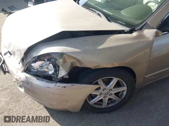 ✅ 2003 Honda Accord EX • VIN: 1HGCM66533A087741 • Lot: 43622819. Listed on IAAI with 186,826 mi. Free auction sales archive from the USA and detailed vehicle history report at DreamBid. Image 18.