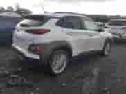 2020 Hyundai Kona SEL z VIN KM8K2CAA7LU555791, wystawiony jako Copart lot #61064063 z przebiegiem 17 859 mil mil oraz . Historia ofert i sprzedaży dostępna na DreamBid. Obrazek 3.