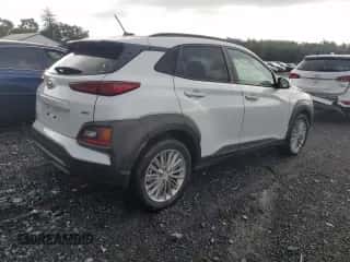 2020 Hyundai Kona SEL z VIN KM8K2CAA7LU555791, wystawiony jako Copart lot #61064063 z przebiegiem 17 859 mil mil oraz . Historia ofert i sprzedaży dostępna na DreamBid. Obrazek 3.