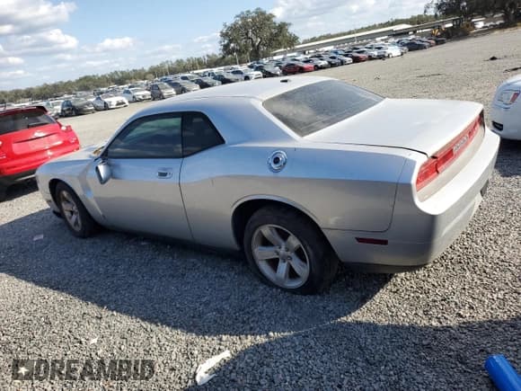 ✅ 2010 Dodge Challenger SE • VIN: 2B3CJ4DV6AH190103 • Lot: 44351415. Wystawiony na Copart z przebiegiem Nie podano. Bezpłatny archiwum sprzedaży aukcyjnych z USA i szczegółowy raport historii pojazdu na DreamBid. Zdjęcie 2.