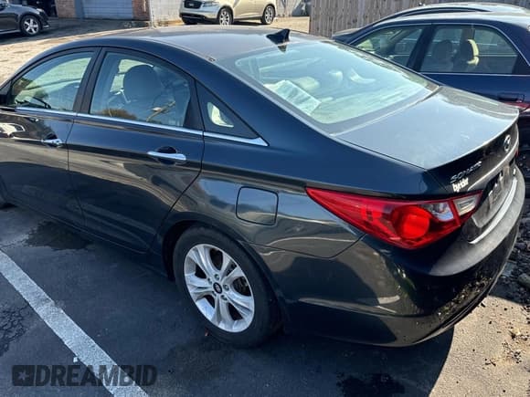 ✅ 2011 Hyundai Sonata SE • VIN: 5NPEC4AC8BH132474 • Lot: 83228294. Listed on Copart with 136,310 mi. Free auction sales archive from the USA and detailed vehicle history report at DreamBid. Image 3.