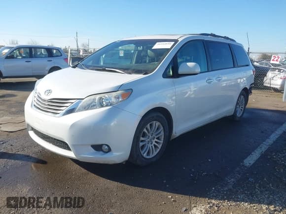 ✅ 2016 Toyota Sienna XLE • VIN: 5TDYK3DC9GS755187 • Lot: 41344816. Listed on IAAI with 106,694 mi. Free auction sales archive from the USA and detailed vehicle history report at DreamBid. Image 18.