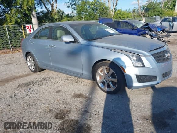✅ 2013 Cadillac ATS Luxury • VIN: 1G6AB5R36D0121696 • Lot: 43764302. Wystawiony na IAAI z przebiegiem 22 138 mil. Bezpłatny archiwum sprzedaży aukcyjnych z USA i szczegółowy raport historii pojazdu na DreamBid. Zdjęcie 1.