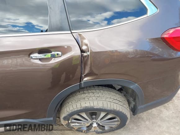 ✅ 2019 Subaru Ascent Touring • VIN: 4S4WMARDXK3434594 • Lot: 43795751. Listed on IAAI with 81,380 mi. Free auction sales archive from the USA and detailed vehicle history report at DreamBid. Image 6.