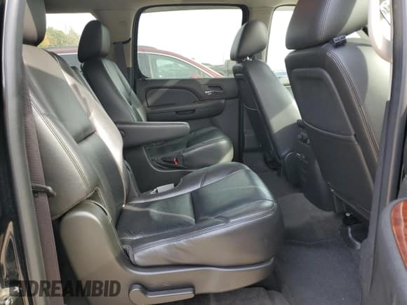 ✅ 2011 Chevrolet Suburban LTZ • VIN: 1GNSKKE37BR278241 • Lot: 75415494. Wystawiony na Copart z przebiegiem 186 770 mil. Bezpłatny archiwum sprzedaży aukcyjnych z USA i szczegółowy raport historii pojazdu na DreamBid. Zdjęcie 11.