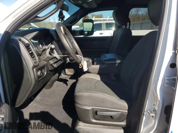 ✅ 2021 Ram 3500 Tradesman • VIN: 3C63RRGL8MG617470 • Lot: 90573015. Wystawiony na Copart z przebiegiem 154 926 mil. Bezpłatny archiwum sprzedaży aukcyjnych z USA i szczegółowy raport historii pojazdu na DreamBid. Zdjęcie 7.