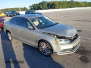 ✅ 2015 Volkswagen Jetta SE • VIN: 3VWD07AJ1FM403845 • Лот: 43398633. Опубликован ранее на IAAI с пробегом 104 620 миль. Бесплатный доступ к архиву аукционных продаж из США и подробный отчёт об истории автомобиля на DreamBid. Изображение 1.