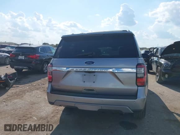 ✅ 2021 Ford Expedition Limited • VIN: 1FMJU1KT0MEA56014 • Lot: 43250236. Wystawiony na IAAI z przebiegiem 82 950 mil. Bezpłatny archiwum sprzedaży aukcyjnych z USA i szczegółowy raport historii pojazdu na DreamBid. Zdjęcie 16.