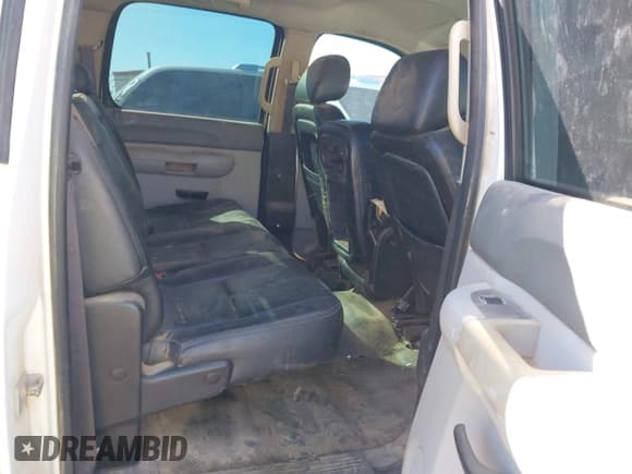 ✅ 2013 Chevrolet Silverado 2500HD LT • VIN: 1GC1CVEG8DF165845 • Lot: 41666605. Wystawiony na IAAI z przebiegiem 277 878 mil. Bezpłatny archiwum sprzedaży aukcyjnych z USA i szczegółowy raport historii pojazdu na DreamBid. Zdjęcie 8.