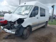 ✅ 2019 Mercedes-Benz Sprinter Cargo • VIN: WD4PF0CD7KP088394 • Lot: 42434219. Wystawiony na IAAI z przebiegiem 216 176 mil. Bezpłatny archiwum sprzedaży aukcyjnych z USA i szczegółowy raport historii pojazdu na DreamBid. Zdjęcie 2.