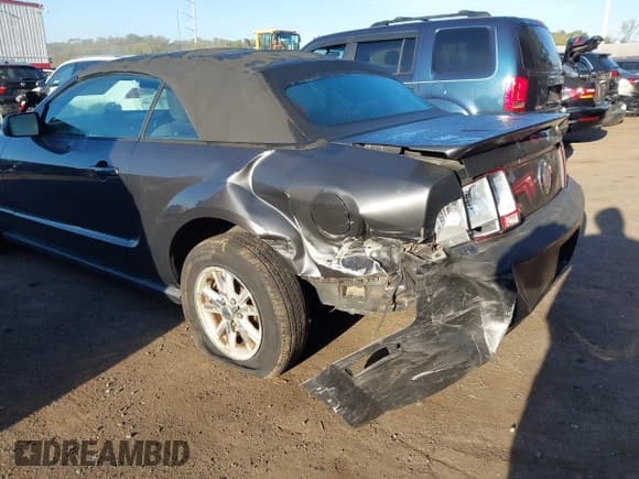 ✅ 2007 Ford Mustang Deluxe • VIN: 1ZVFT84N075346114 • Lot: 43362587. Listed on IAAI with 68,756 mi. Free auction sales archive from the USA and detailed vehicle history report at DreamBid. Image 6.