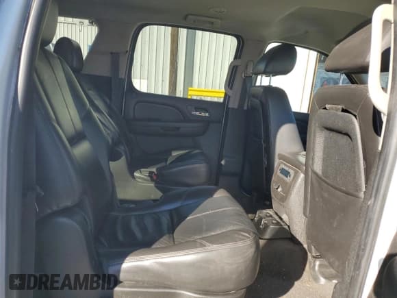 ✅ 2011 Chevrolet Suburban LT • VIN: 1GNSKJE30BR141457 • Lot: 90385625. Listed on Copart with 162,731 mi. Free auction sales archive from the USA and detailed vehicle history report at DreamBid. Image 11.
