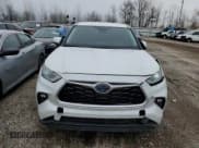 ✅ 2022 Toyota Highlander Hybrid LE • VIN: 5TDZARAH2NS511839 • Lot: 51715975. Wystawiony na Copart z przebiegiem 162 228 mil. Bezpłatny archiwum sprzedaży aukcyjnych z USA i szczegółowy raport historii pojazdu na DreamBid. Zdjęcie 5.