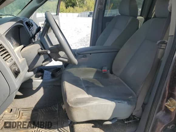 2005 Dodge Dakota ST z VIN 1D7HE28N55S204276, wystawiony jako Copart lot #83886135 z przebiegiem Nie podano mil oraz Czysty tytuł • Clean title. Historia ofert i sprzedaży dostępna na DreamBid. Obrazek 7.