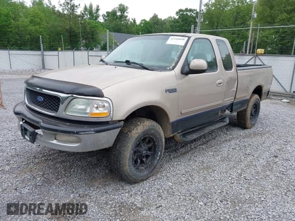 ✅ 1997 Ford F-250 • VIN: 2FTFX28L0VCA54351 • Лот: 42160898. Опубликован ранее на IAAI с пробегом 384 085 миль. Бесплатный доступ к архиву аукционных продаж из США и подробный отчёт об истории автомобиля на DreamBid. Изображение 2.