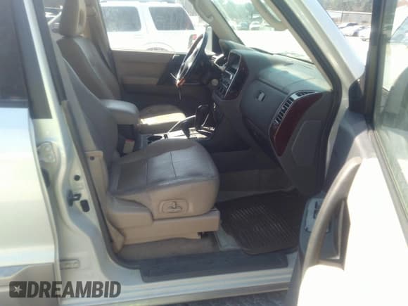 ✅ 2006 Mitsubishi Montero Limited • VIN: JA4MW51S16J003757 • Lot: 41683143. Listed on IAAI with 246,618 mi. Free auction sales archive from the USA and detailed vehicle history report at DreamBid. Image 5.