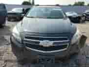 ✅ 2013 Chevrolet Malibu LT • VIN: 1G11C5SA8DF331984 • Lot: 70346294. Wystawiony na Copart z przebiegiem Nie podano mil. Skorzystaj z bezpłatnego archiwum sprzedaży aukcyjnych z USA i zobacz szczegółowy raport historii pojazdu na DreamBid. Zdjęcie 5.