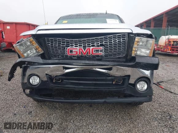 ✅ 2010 GMC Sierra 1500 • VIN: 1GTSCWE01AZ202838 • Lot: 41516702. Wystawiony na IAAI z przebiegiem 173 647 mil. Bezpłatny archiwum sprzedaży aukcyjnych z USA i szczegółowy raport historii pojazdu na DreamBid. Zdjęcie 12.