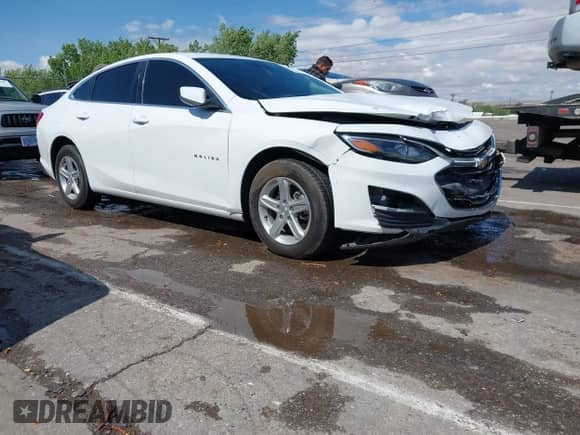 2019 Chevrolet Malibu LS z VIN 1G1ZC5ST7KF114959, wystawiony jako IAAI lot #42392030 z przebiegiem 121 502 mil mil oraz . Historia ofert i sprzedaży dostępna na DreamBid. Obrazek 1.