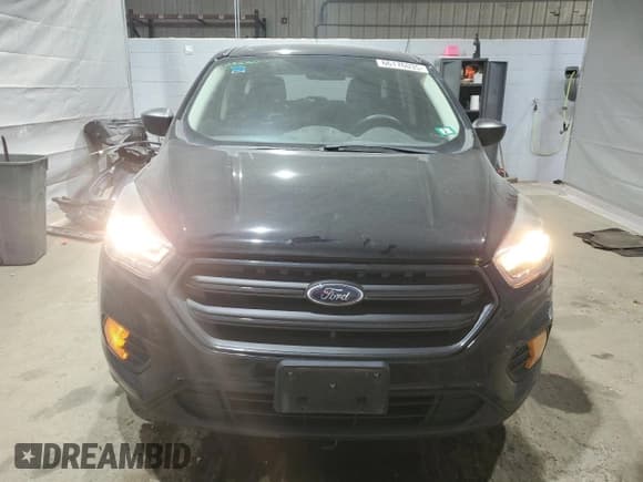 ✅ 2018 Ford Escape S • VIN: 1FMCU0F7XJUB10968 • Лот: 66176035. Опубликован ранее на Copart с пробегом 106 225 миль. Бесплатный доступ к архиву аукционных продаж из США и подробный отчёт об истории автомобиля на DreamBid. Изображение 5.
