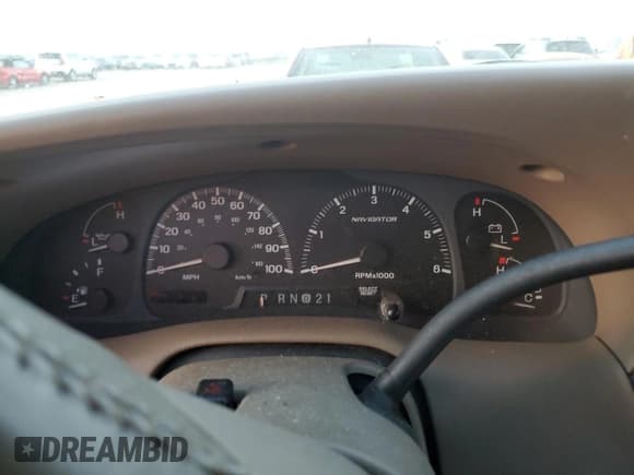 ✅ 2001 Lincoln Navigator • VIN: 5LMFU28R01LJ17423 • Лот: 75308344. Опубликован ранее на Copart с пробегом Не указан. Бесплатный доступ к архиву аукционных продаж из США и подробный отчёт об истории автомобиля на DreamBid. Изображение 9.