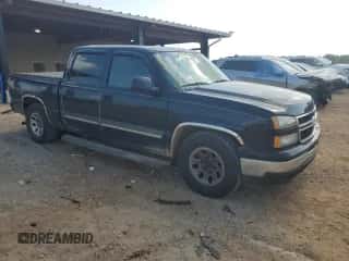 ✅ 2006 Chevrolet Silverado 1500 LS • VIN: 2GCEC13VX61294837 • Lot: 65649104. Wystawiony na Copart z przebiegiem 272 565 mil mil. Skorzystaj z bezpłatnego archiwum sprzedaży aukcyjnych z USA i zobacz szczegółowy raport historii pojazdu na DreamBid. Zdjęcie 4.
