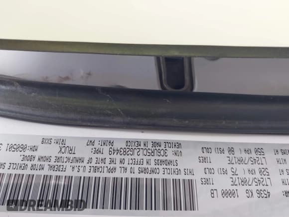 ✅ 2018 Ram 2500 Tradesman • VIN: 3C6UR5CL2JG283449 • Lot: 42113371. Listed on IAAI with 127,352 mi. Free auction sales archive from the USA and detailed vehicle history report at DreamBid. Image 9.