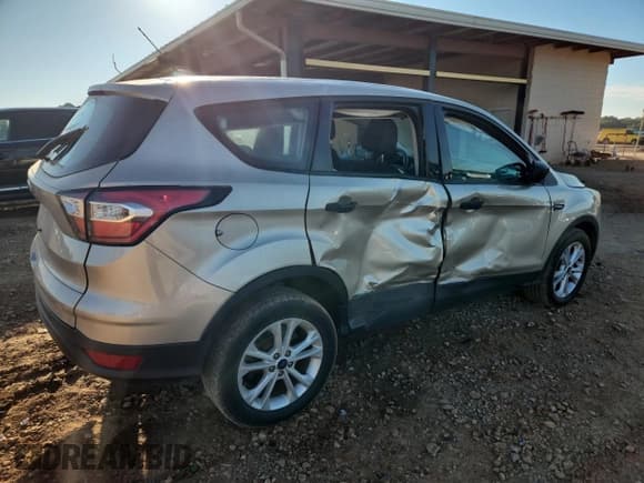 ✅ 2017 Ford Escape S • VIN: 1FMCU0F78HUE20854 • Лот: 84742045. Опубликован ранее на Copart с пробегом 89 382 миль. Бесплатный доступ к архиву аукционных продаж из США и подробный отчёт об истории автомобиля на DreamBid. Изображение 3.