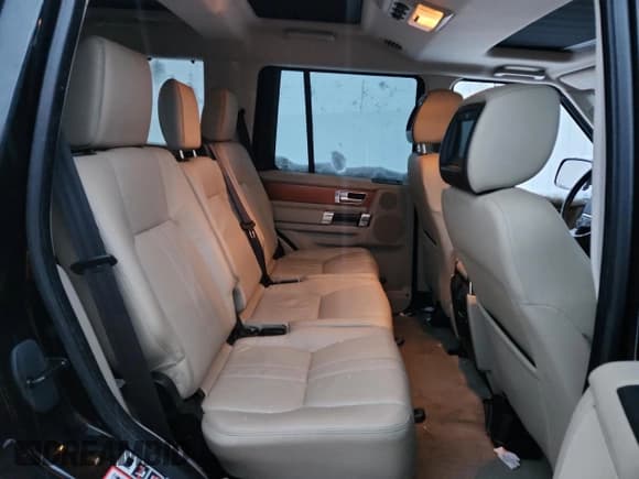 ✅ 2011 Land Rover LR4 HSE • VIN: SALAG2D42BA587560 • Lot: 92110965. Wystawiony na Copart z przebiegiem 153 950 mil. Bezpłatny archiwum sprzedaży aukcyjnych z USA i szczegółowy raport historii pojazdu na DreamBid. Zdjęcie 11.