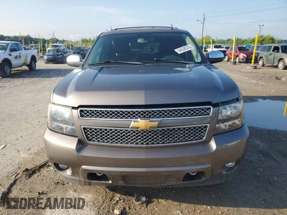 2013 Chevrolet Tahoe LTZ z VIN 1GNSKCE05DR284635, wystawiony jako Copart lot #64638575 z przebiegiem 162 319 mil mil oraz Czysty tytuł • Clean title. Historia ofert i sprzedaży dostępna na DreamBid. Obrazek 5.