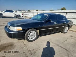 ✅ 2011 Lincoln Town Car Signature Limited • VIN: 2LNBL8CV8BX764023 • Lot: 89576275. Listed on Copart with 178,626 mi. Free auction sales archive from the USA and detailed vehicle history report at DreamBid. Image 1.