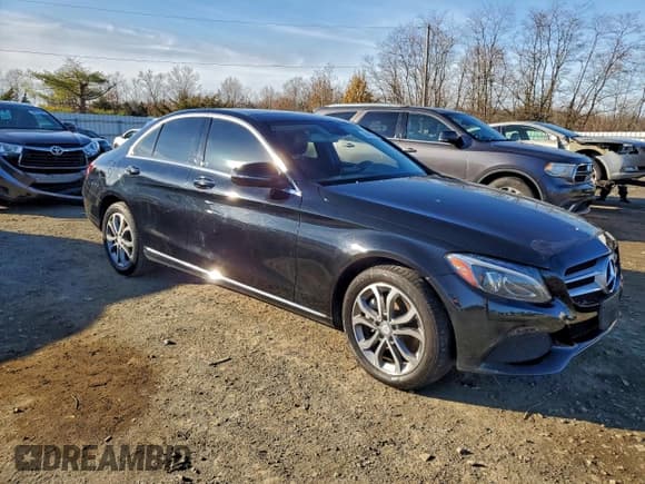 ✅ 2017 Mercedes-Benz C 300 • VIN: 55SWF4KB0HU193339 • Lot: 94600425. Wystawiony na Copart z przebiegiem 99 759 mil. Bezpłatny archiwum sprzedaży aukcyjnych z USA i szczegółowy raport historii pojazdu na DreamBid. Zdjęcie 4.