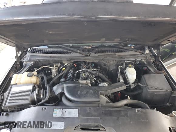 ✅ 2004 Chevrolet Suburban LT • VIN: 1GNEC16Z34J180543 • Лот: 44303975. Опубликован ранее на Copart с пробегом 270 011 миль. Бесплатный доступ к архиву аукционных продаж из США и подробный отчёт об истории автомобиля на DreamBid. Изображение 11.