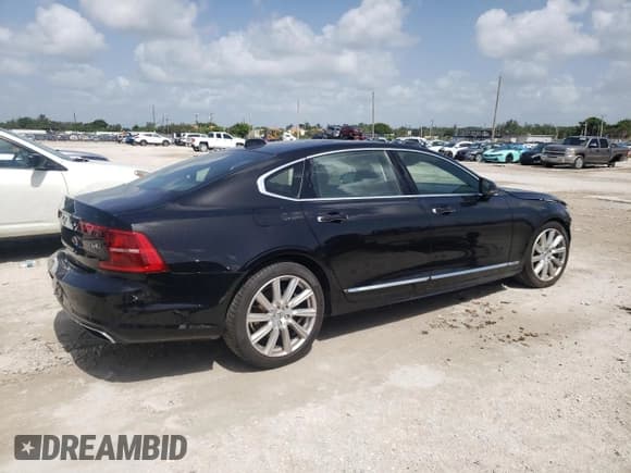 ✅ 2019 Volvo S90 Inscription • VIN: LVYA22ML2KP080211 • Лот: 60359653. Опубликован ранее на Copart с пробегом 129 128 миль. Бесплатный доступ к архиву аукционных продаж из США и подробный отчёт об истории автомобиля на DreamBid. Изображение 3.