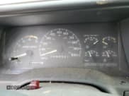 ✅ 1996 GMC Sierra 3500 • VIN: 1GTHK33F1TF012030 • Lot: 43248175. Wystawiony na Copart z przebiegiem 968 781 mil. Bezpłatny archiwum sprzedaży aukcyjnych z USA i szczegółowy raport historii pojazdu na DreamBid. Zdjęcie 9.