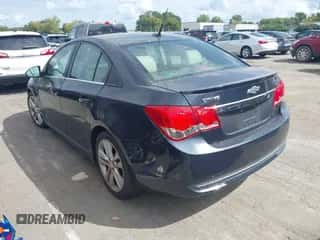 2014 Chevrolet Cruze LTZ z VIN 1G1PG5SB5E7235409, wystawiony jako IAAI lot #43376675 z przebiegiem 129 281 mil mil oraz . Historia ofert i sprzedaży dostępna na DreamBid. Obrazek 3.