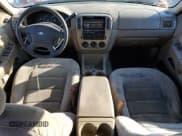 ✅ 2005 Ford Explorer XLT • VIN: 1FMZU63E75UB90381 • Лот: 81428615. Опубликован ранее на Copart с пробегом 276 967 миль. Бесплатный доступ к архиву аукционных продаж из США и подробный отчёт об истории автомобиля на DreamBid. Изображение 8.