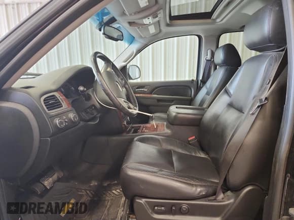 ✅ 2011 Chevrolet Suburban LTZ • VIN: 1GNSKKE39BR181106 • Lot: 81272845. Listed on Copart with 158,938 mi. Free auction sales archive from the USA and detailed vehicle history report at DreamBid. Image 7.