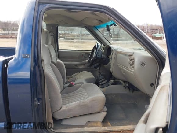 ✅ 2000 Chevrolet S-10 LS • VIN: 1GCCS145XYK251420 • Лот: 41415213. Опубликован ранее на IAAI с пробегом 145 683 миль. Бесплатный доступ к архиву аукционных продаж из США и подробный отчёт об истории автомобиля на DreamBid. Изображение 5.