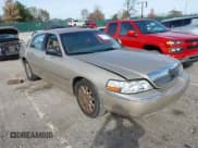 ✅ 2009 Lincoln Town Car Signature Limited • VIN: 2LNHM82V39X619538 • Lot: 43689688. Listed on IAAI with 196,708 mi. Free auction sales archive from the USA and detailed vehicle history report at DreamBid. Image 1.