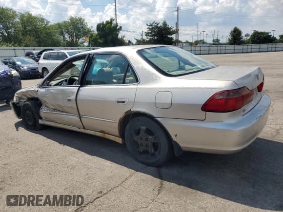 ✅ 1998 Honda Accord EX • VIN: 1HGCG5550WA158272 • Лот: 64352155. Опубликован ранее на Copart с пробегом Не указан. Бесплатный доступ к архиву аукционных продаж из США и подробный отчёт об истории автомобиля на DreamBid. Изображение 2.