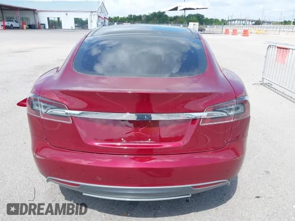 ✅ 2012 Tesla Model S Performance • VIN: 5YJSA1DP2CFS00239 • Lot: 42545138. Wystawiony na IAAI z przebiegiem 127 191 mil. Bezpłatny archiwum sprzedaży aukcyjnych z USA i szczegółowy raport historii pojazdu na DreamBid. Zdjęcie 16.