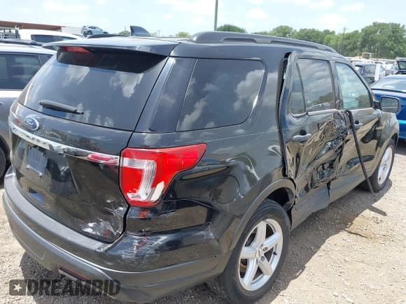 ✅ 2018 Ford Explorer • VIN: 1FM5K7B85JGB55613 • Lot: 42537143. Wystawiony na IAAI z przebiegiem 251 972 mil. Bezpłatny archiwum sprzedaży aukcyjnych z USA i szczegółowy raport historii pojazdu na DreamBid. Zdjęcie 4.